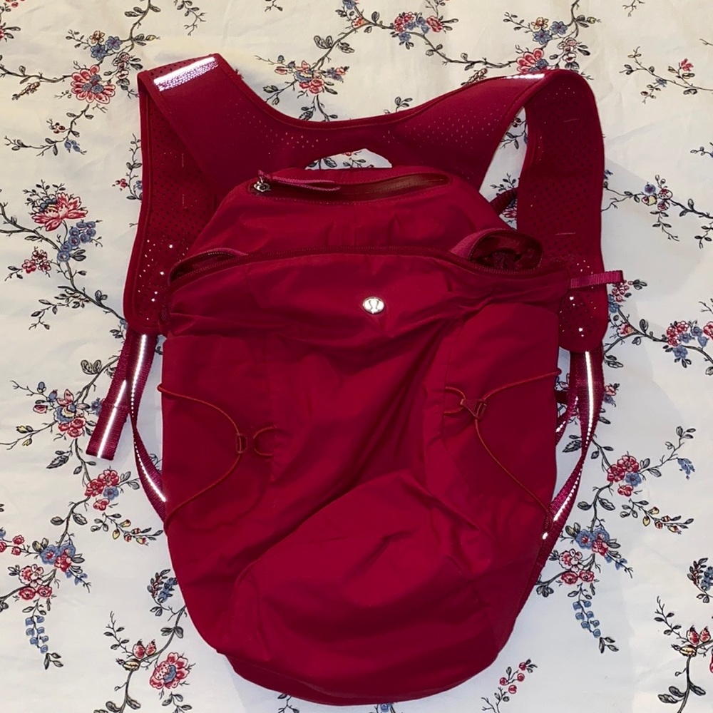 LULULEMON backpack- magenta / hot pink